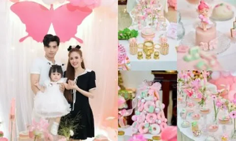 Có con sau 8 năm cưới, Phương Hằng làm mâm cúng thôi nôi cho bé gái hoành tráng, đẹp như tranh
