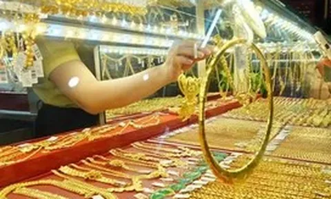 Đọc nhanh 6-8: Đồng USD suy yếu; giá vàng hôm nay tăng sốc