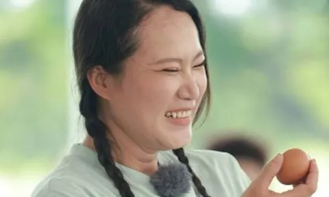 Kim Dung: 'Tôi từng bán giày dép, bánh giò để nuôi con'