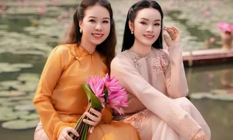 Tiến sĩ Tân Nhàn được bạn bè gửi lời chúc mừng, người đẹp Ngọc Trinh hở bạo
