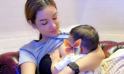 Mẹ bỉm xinh đẹp, dáng nõn nà cho con ăn khiến dân tình nức nở "Bố đứa trẻ thật hạnh phúc!"
