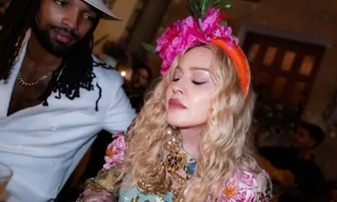 'Nữ hoàng nhạc Pop' Madonna đón tuổi 68 bên bạn trai kém 38 tuổi và 5 người con