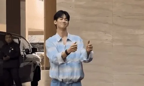 Diễn viên Kim Soo Hyun “Nữ hoàng nước mắt“ gày gò, hốc hác