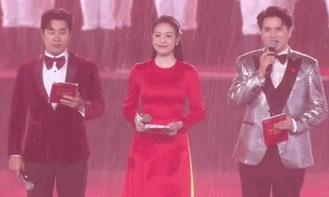 3 MC dầm mưa dẫn concert 'Tổ quốc trong tim' gây sốt là ai?