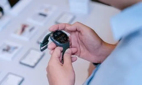 Sau cuộc đua cảm biến, smartwatch đang bước vào cuộc đua dự đoán sức khỏe bằng AI