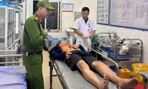Công an Lào Cai cứu nam thanh niên rơi xuống vực sâu