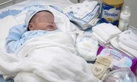 Bé trai sơ sinh bị bỏ rơi tại khu đất trống ở Bắc Ninh