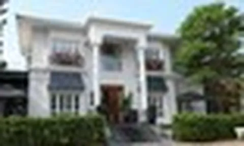 Mỹ nhân Việt cưới đại gia hơn 9 tuổi: Sống trong căn nhà 200 tỷ, cao 2 tầng vẫn có thang máy riêng