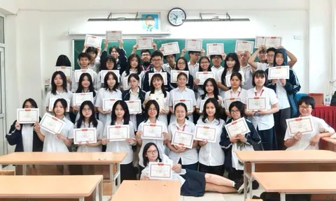 Một lớp chuyên Nhật có 3 thủ khoa, 12 suất du học, 20 IELTS từ 8.0