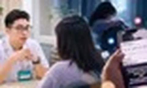 Vì sao trẻ không nói chuyện với bố mẹ mà lên mạng kể với hàng trăm ngàn người lạ?