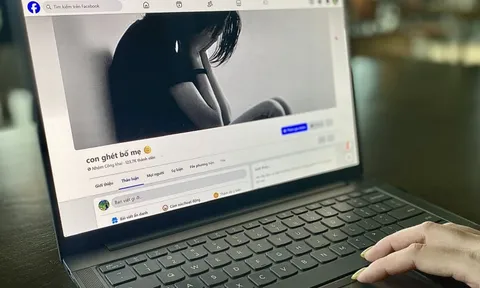 Con vào nhóm 'ghét bố mẹ' đầy rủi ro, phụ huynh nên làm gì?