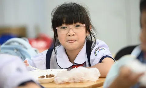 Giáo viên TP.HCM không được đăng ảnh cơm bán trú khi chưa kiểm chứng