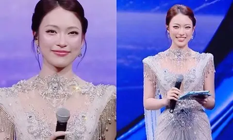 MC Khánh Vy gây sốt khi dẫn Miss Universe Vietnam, được Chủ tịch Nawat khen 'đẹp quá'