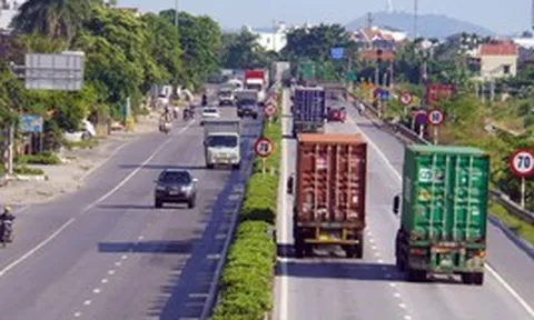 Vì sao container chen chúc trên quốc lộ 5, cao tốc Hà Nội – Hải Phòng vắng vẻ?