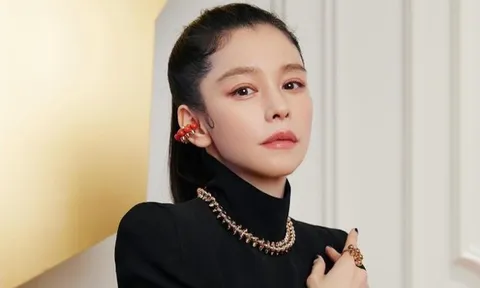 Nữ nghệ sĩ nổi tiếng hé lộ những vết sẹo che giấu suốt 2 thập kỷ