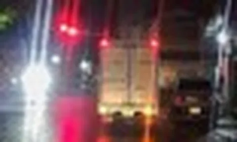 Lái ô tô vượt đèn đỏ, nữ tài xế bị phạt 19 triệu đồng