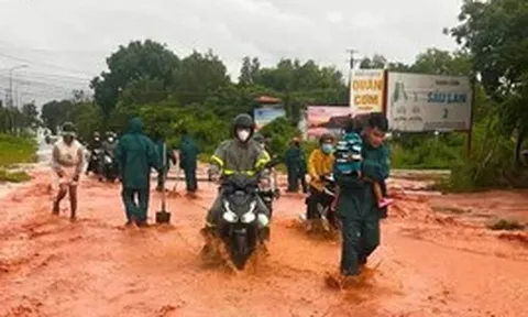 Mưa kỷ lục 64 năm tại nơi khô hạn nhất cả nước