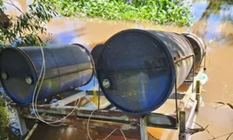 Lật phà tự chế ở Cần Thơ, hai học sinh tử vong