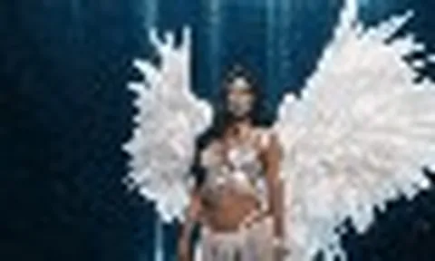 Quán quân Next Top Model công kích thẳng mặt Kylie Jenner diện nội y đá quý 1300 tỷ: "Không xứng đáng"