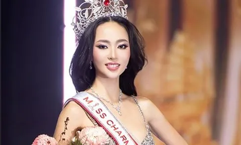 Nữ MC song ngữ cao 1,77m vỡ òa đăng quang Miss Charm Vietnam 2026