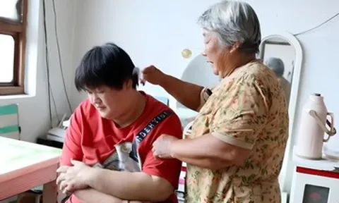Con dâu sống thực vật sau cưới 1 tháng, mẹ chồng yêu thương, chăm sóc suốt 17 năm