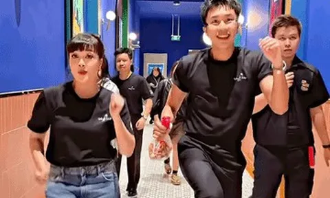 Vân Dung và con trai nhảy gây sốt, ca sĩ Anh Thơ làm duyên bên tượng gỗ đắt đỏ