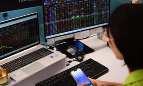 Đọc nhanh 28-10: Cổ phiếu chip kéo Nasdaq tăng 1,18%, lợi nhuận Sacombank giảm hơn 50%