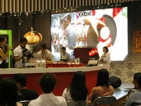 Hàng nghìn lượt khách tham quan Triển lãm VIETRF 2022 và COFFEE EXPO 2022