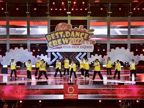 BlackPink, Việt Max và Quang Đăng biến hóa với các phong cách thời trang “tắc kè hoa”