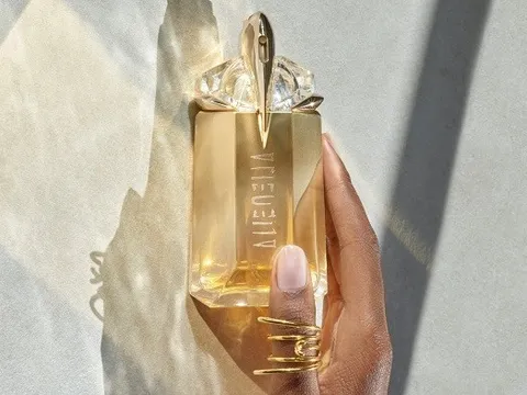 Alien Goddess - tuyên ngôn lạc quan của nữ thần mặt trời