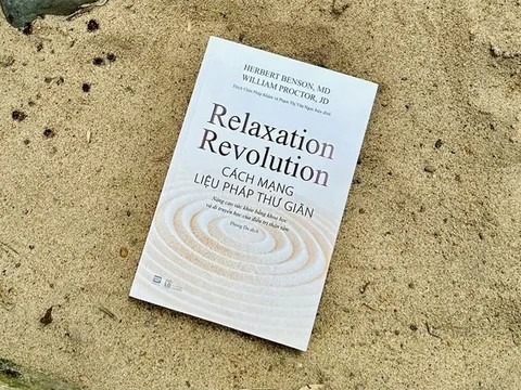 Ra mắt và ký tặng sách “Cách mạng Liệu pháp Thư giãn” và “Cơm sôi nhỏ lửa”