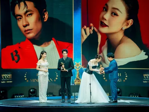 Hạng mục Điện Ảnh Ngôi Sao Xanh 2023: Kiều Minh Tuấn dắt tay Minh Hằng cùng nhau nhận cúp do khán giả bình chọn