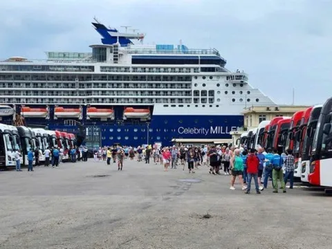 Saigontourist đón gần 6000 du khách quốc tế từ tàu Celebrity Millennium & tàu Quantum of the Seas