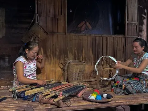 Bảo tàng Phụ nữ Nam Bộ khai mạc trưng bày nghề dệt thổ cẩm của dân tộc Mạ
