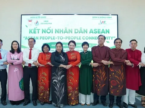 Các Tổng Lãnh sự ASEAN dự Tiệc trà hữu nghị “Kết nối nhân dân ASEAN” tại không gian văn hoá Duệ Tâm Trà, xã Châu Pha, TP Hồ Chí Minh