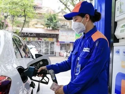 Giá xăng tăng từ chiều nay sau 3 kỳ điều hành giảm sâu