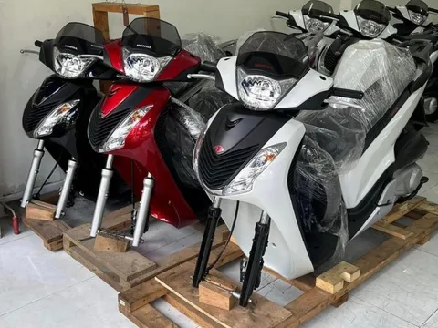 Honda SH 150i nhập khẩu Ý "nguyên zin", chưa lắp cả bánh được rao bán với giá 1,5 tỷ đồng