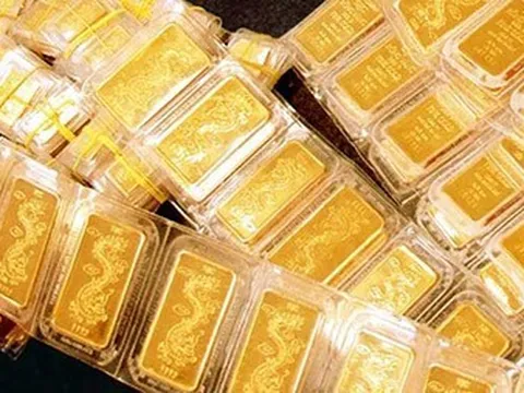 Giá vàng tiếp tục lao dốc