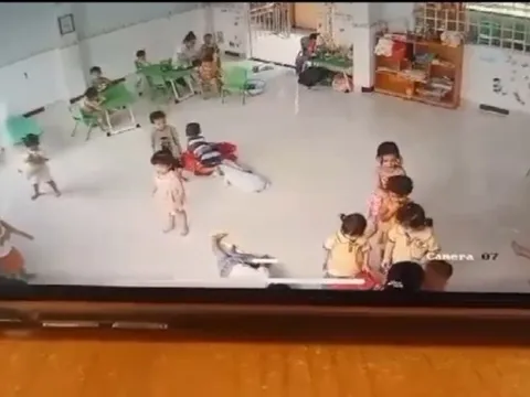 Chấm dứt hợp đồng giáo viên mầm non tát bé trai 31 cái trong bữa trưa