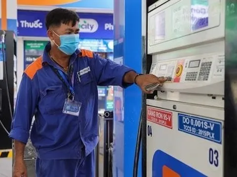 ''Đứt đà giảm" giá xăng dầu ngày mai có thể tăng trở lại