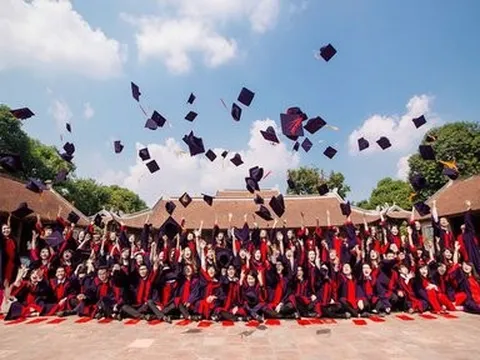 Chụp ảnh kỷ yếu: Lưu giữ kỷ niệm tuổi học trò hay trào lưu khoe mẽ?