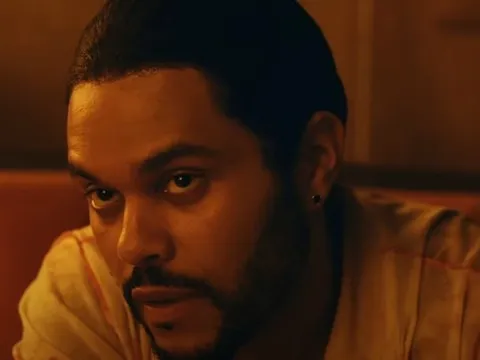 Fan quay lưng với The Weeknd sau cảnh nóng kinh hoàng trong The Idol