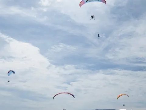 Thú vị lễ hội dù lượn ở phố biển Nha Trang