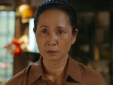 Tranh luận về tình tiết nợ nần trong 'Gia đình mình vui bất thình lình'