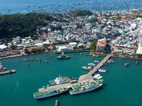 Vùng kinh tế vừa có số lượng sân bay vừa có số lượng cảng biển nhiều nhất cả nước có gì nổi bật?