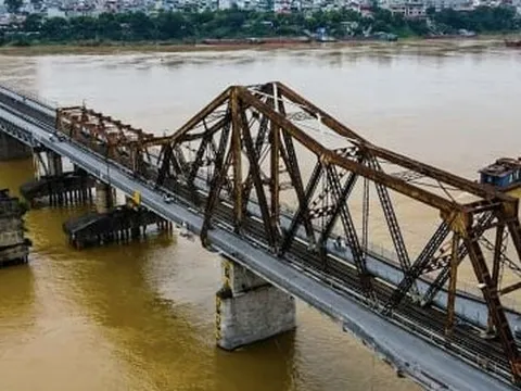 Hà Nội đề xuất làm hệ thống tàu điện treo 1 ray dọc hai bờ sông Hồng