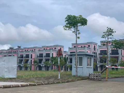 Hà Nội: Nghịch lý thị trường ảm đảm, người mua mong giá hạ, chủ đầu tư vẫn tăng giá biệt thự liên tục