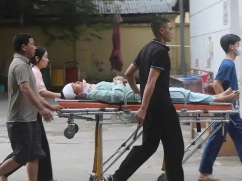 Nằm cáng đi thi, nam sinh đỗ tốt nghiệp và kỳ vọng bước vào đại học