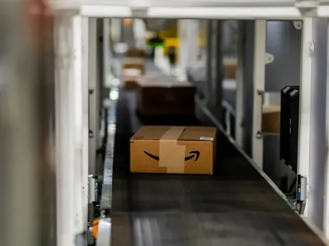 Sốc: Amazon tuyên bố sẽ thay thế 500.000 lao động bằng robot
