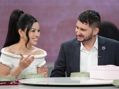 Món quà đặc biệt chồng Tây tặng ca sĩ Hiền Nguyễn trên sóng VTV